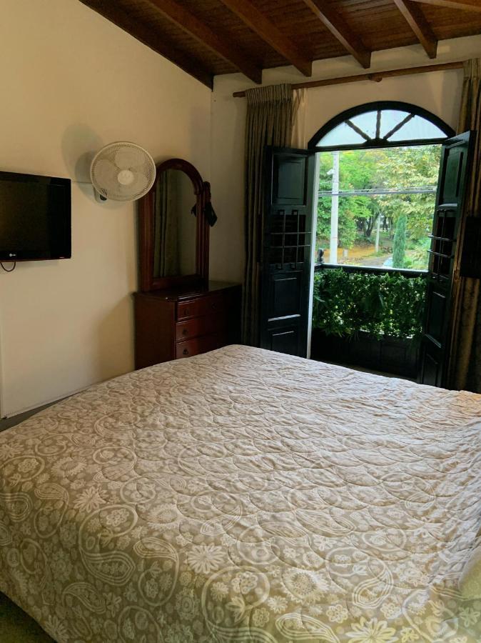 מלון מדיין Casa Rosales מראה חיצוני תמונה