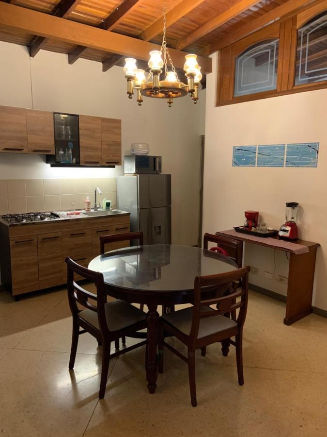 מלון מדיין Casa Rosales מראה חיצוני תמונה