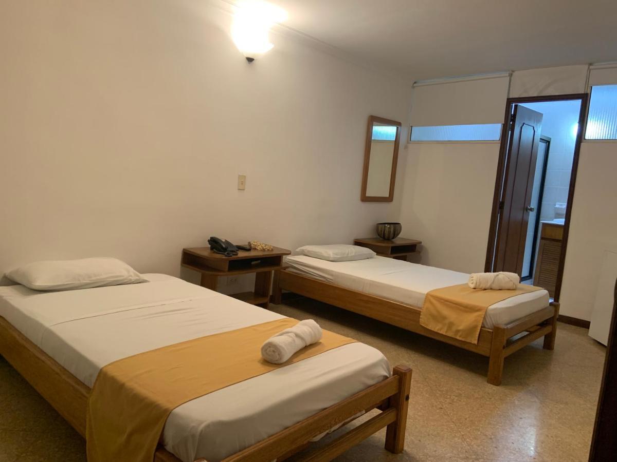 מלון מדיין Casa Rosales מראה חיצוני תמונה